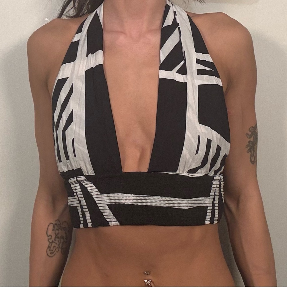 Elan Black and White Geometric Crop Top
